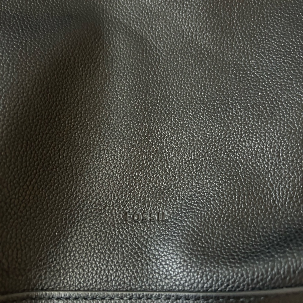 Fossil Black Crossbody Bag with Minimalist Design - Picture 4 of 5